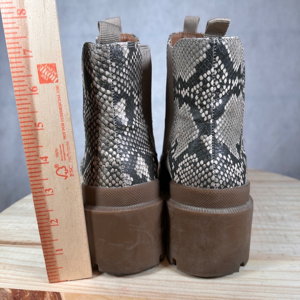 Universal Thread Snakeskin Print Chelsea Boots Women Size 11 Grey Good Lug Sole - Picture 7 of 15